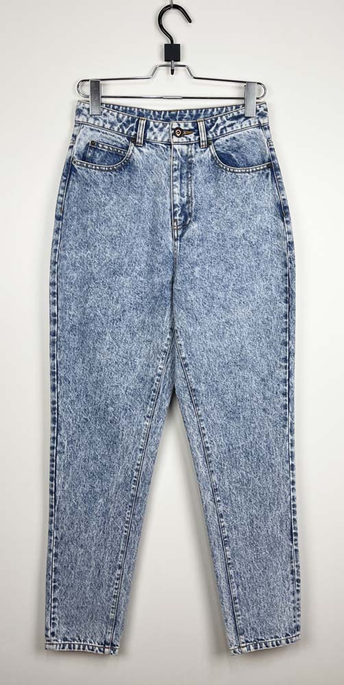 Mom Fit Jeans With Acid wash